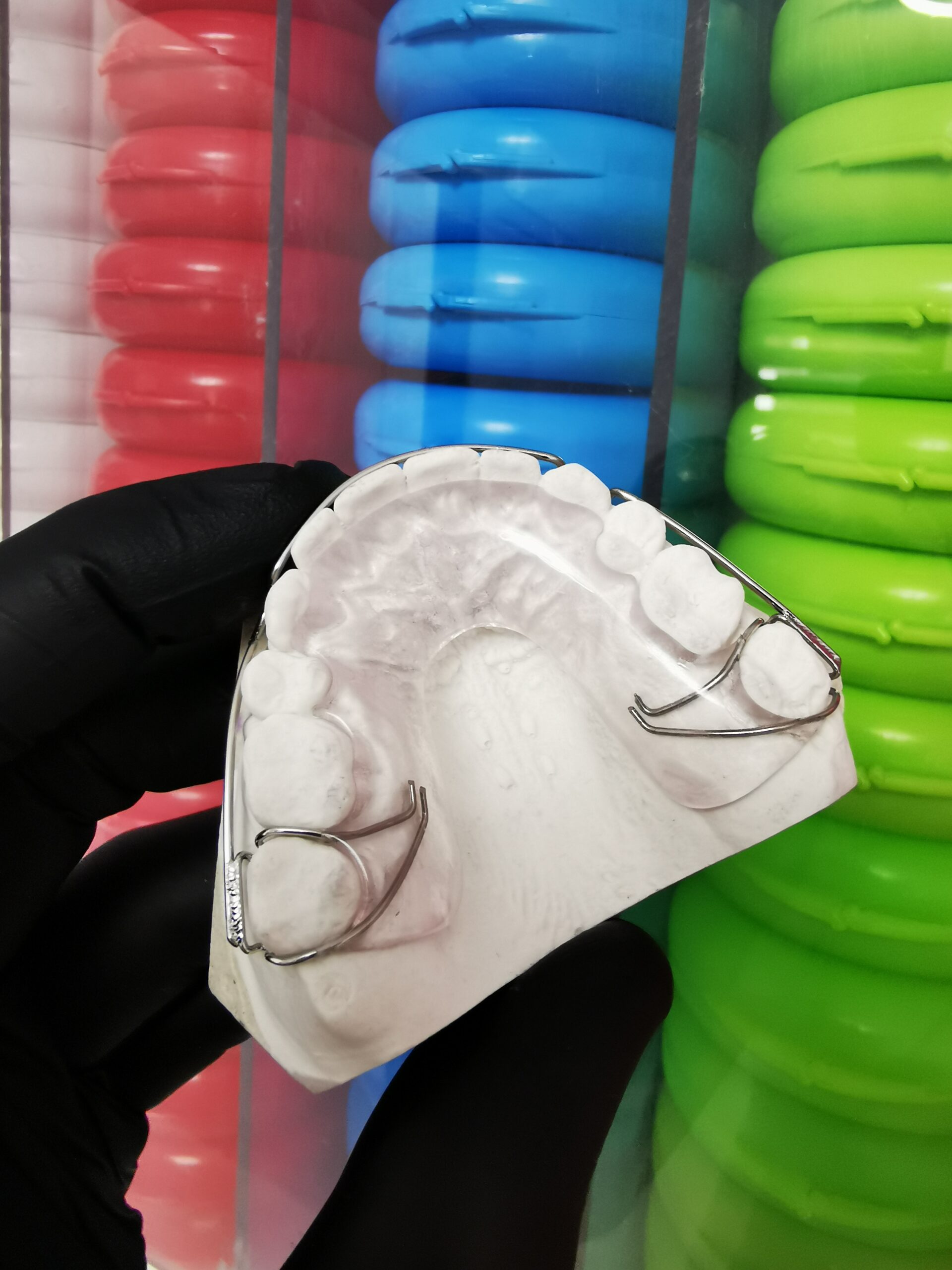 Placuta de contentie cu arc vestibular continuu sudat